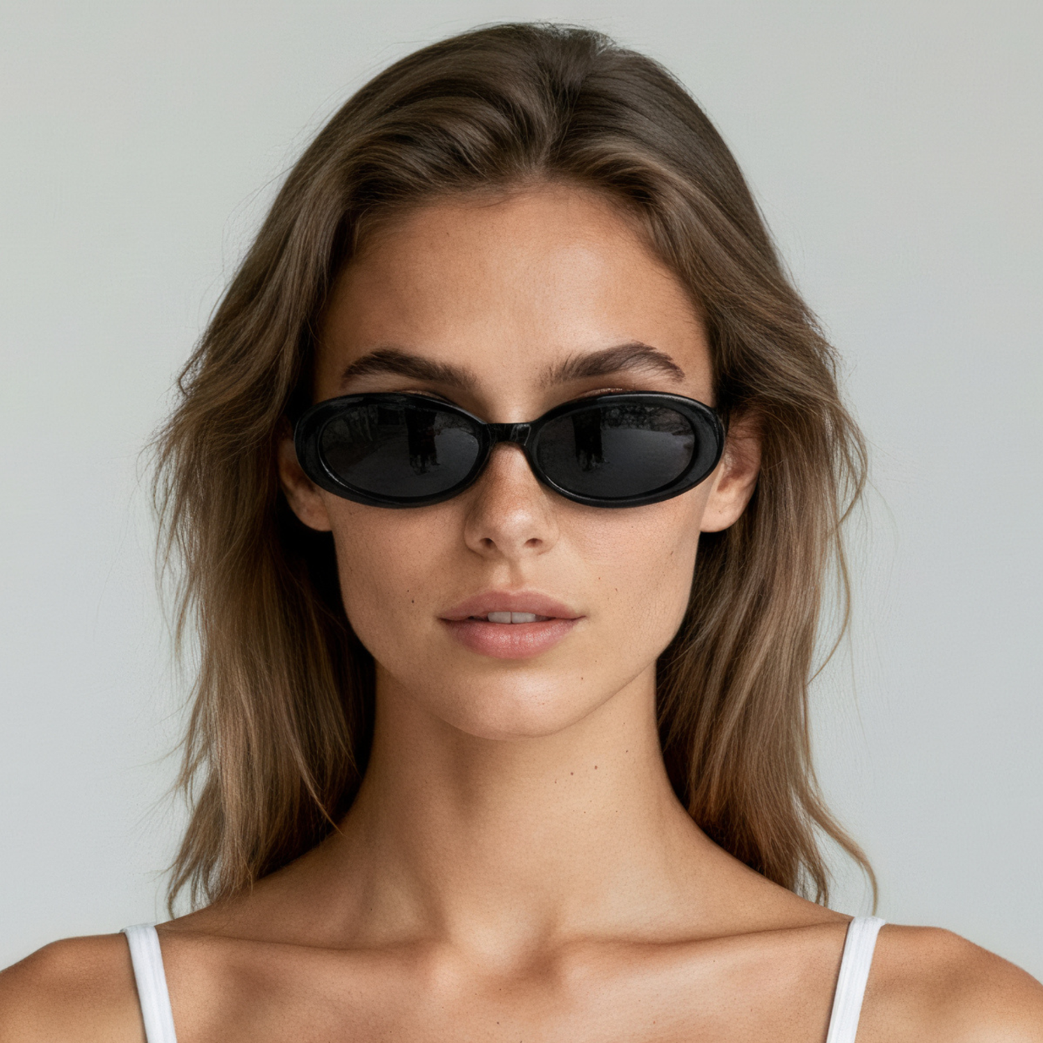 Oval sunglasses black frame smoke lens UV400 – Layla Shadow female model