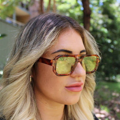 woman wearing jensen tortoiseshell green sunglasses 