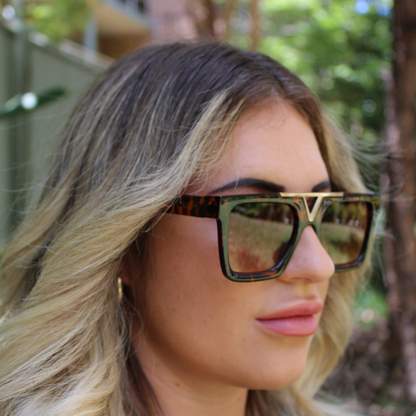 woman wearing wade classic tortoise sunglasses