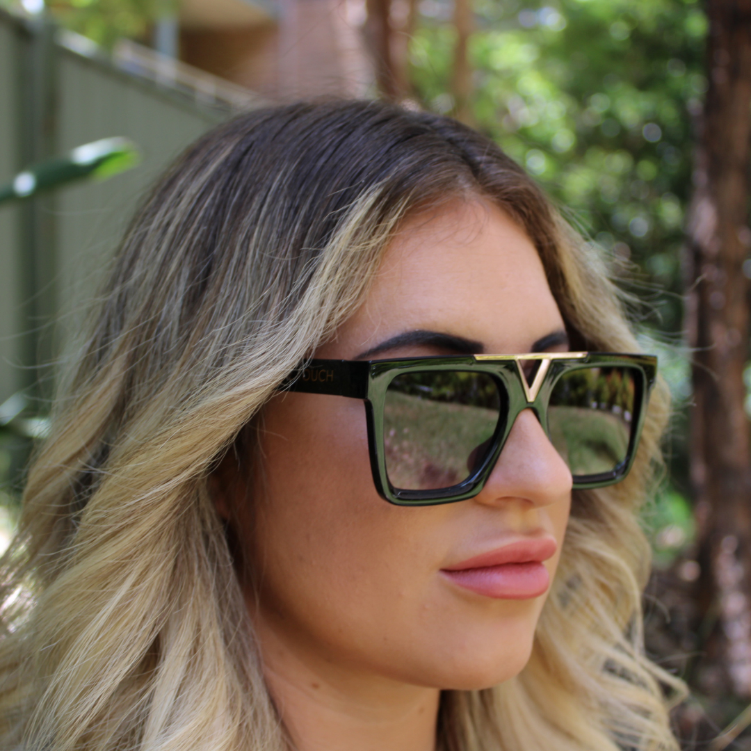 Wade - Jet Black Gold